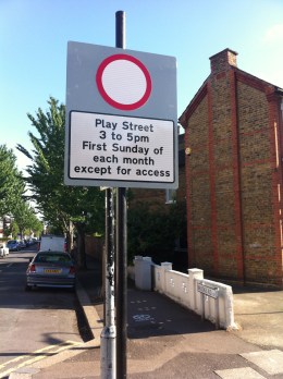 Play Street sign, Brooke Rd